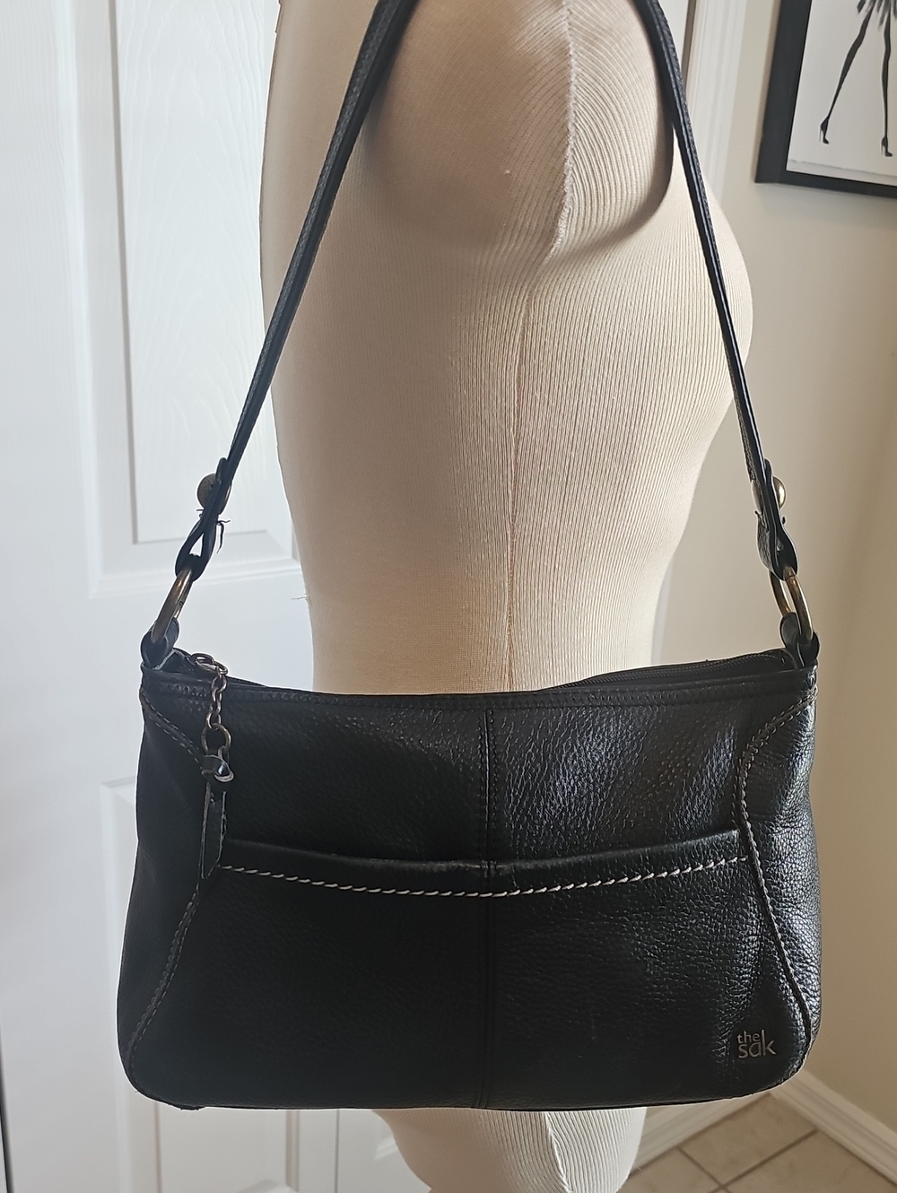 The Sak Black Pebbled Leather Shoulder Bag Womens Size M Small Hobo Boho Classic